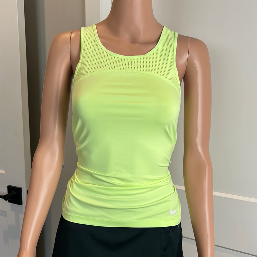 Nike Pro Hypercool Tank Top for Athletic Activities